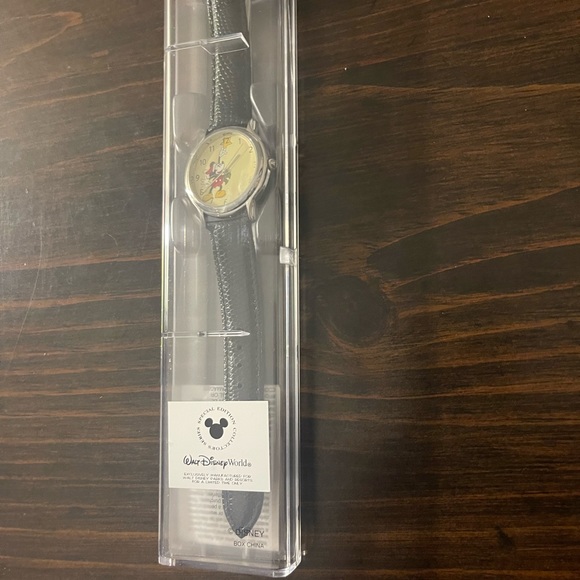 Vintage !! Disney Time Works~ Santa Mickey Mouse Watch Christmas Themed~ New! - Picture 4 of 6